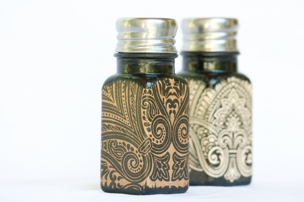 Salt & Pepper Shakers, Arabesque Swirls Brown Kitchen Set, Victorian Beige Swirls, SP Shakers, Brown Kitchen Set