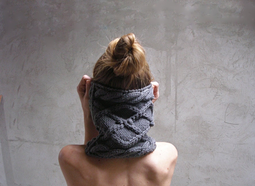 Grey chunky cowl hand knit cable winter accessory - Muza