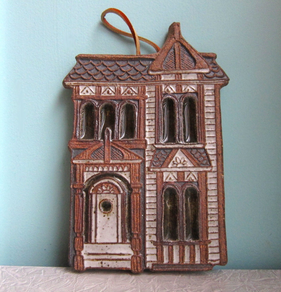 Victorian House Trivet - Victoria Littlejohn Ceramics - 1970s