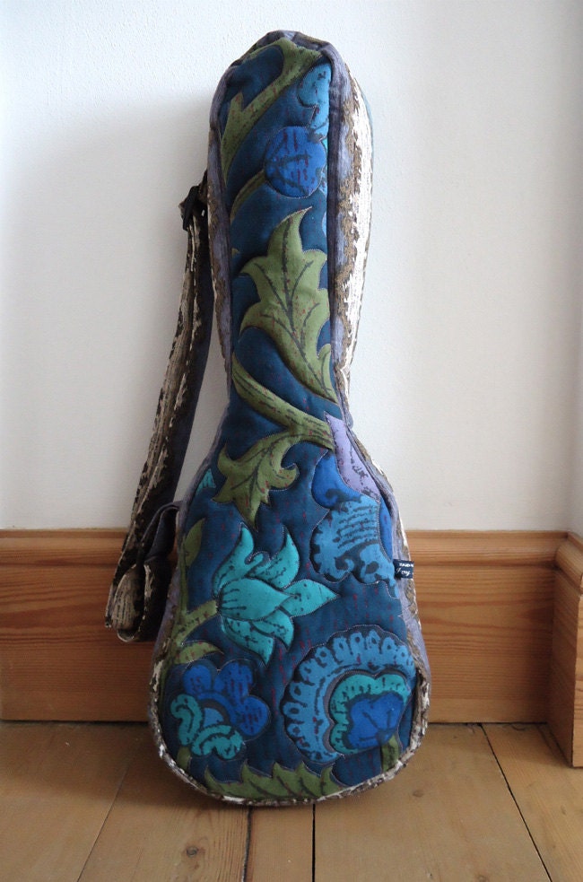 Ukulele bag (soft case) in quilted vintage Bernard Wardle fabric