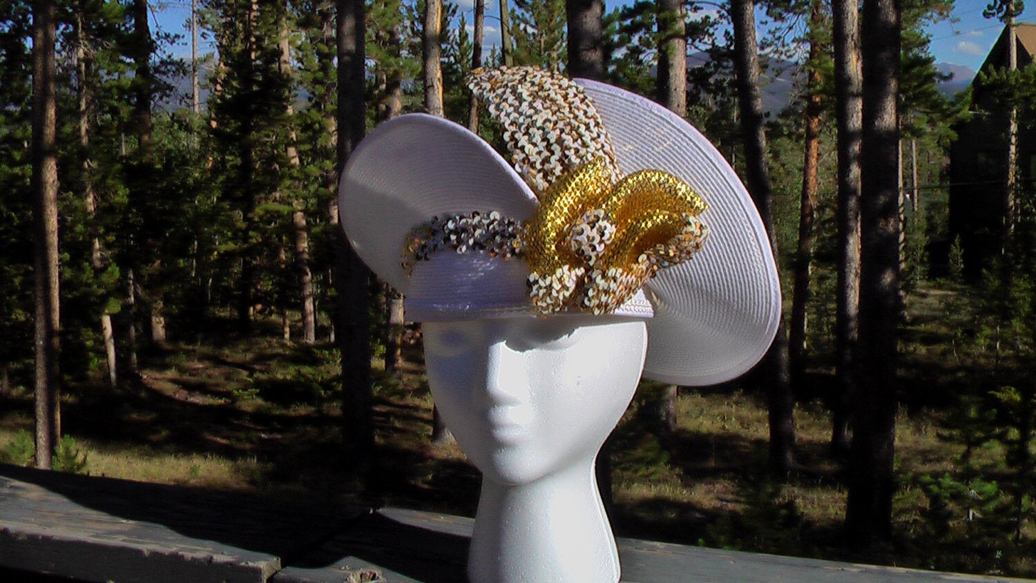 VERY COOL Vintage Deborah New York White And Gold Cocktail Fascinator Derby Hat