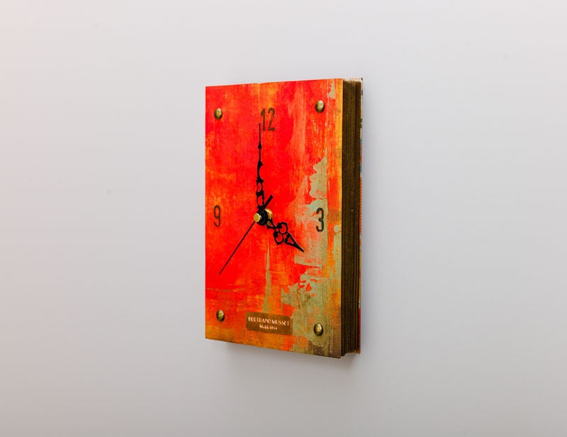 İlginç Kitap ( = Book ) Duvar Saatleri            Tasarımcı : RoosterJam