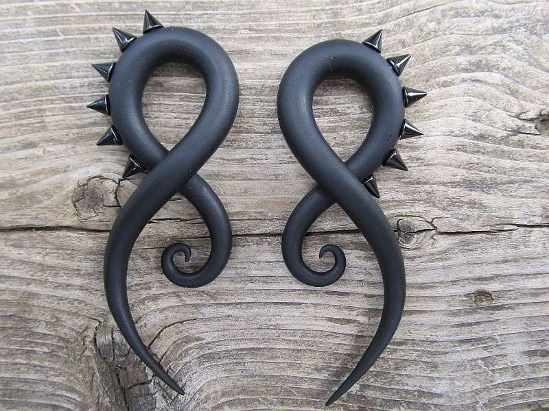 Tribal Spiked 4g, 2g, 0g, 00g, 000g, 1/2"