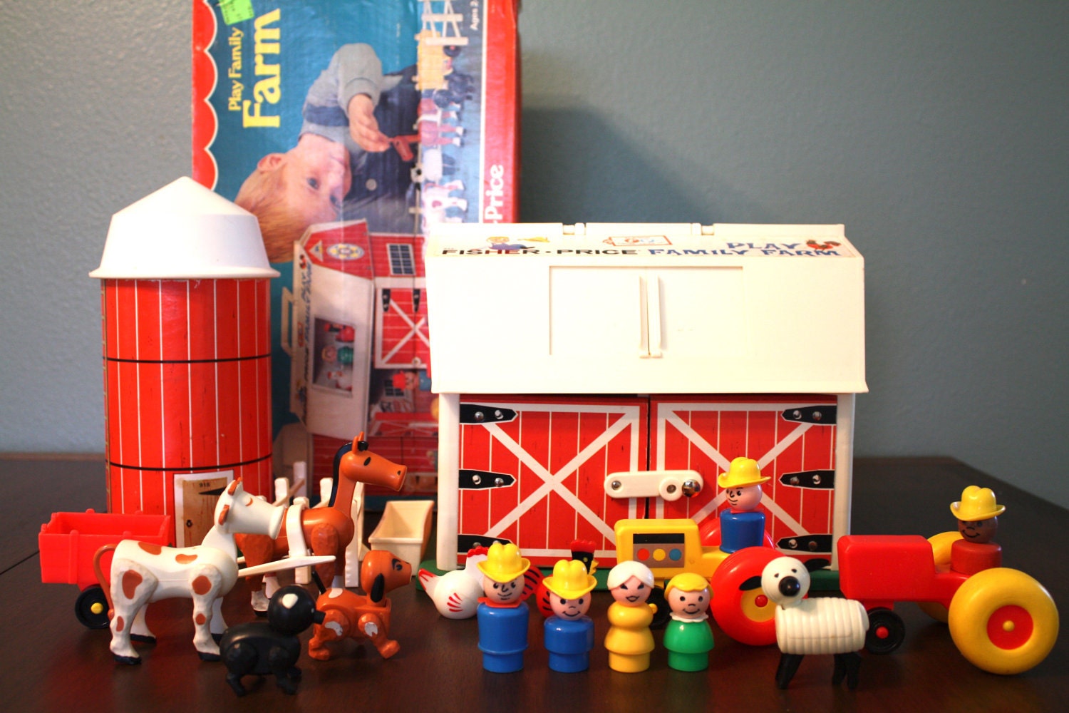 Complete Fisher Price Farm, Little People, Original Box