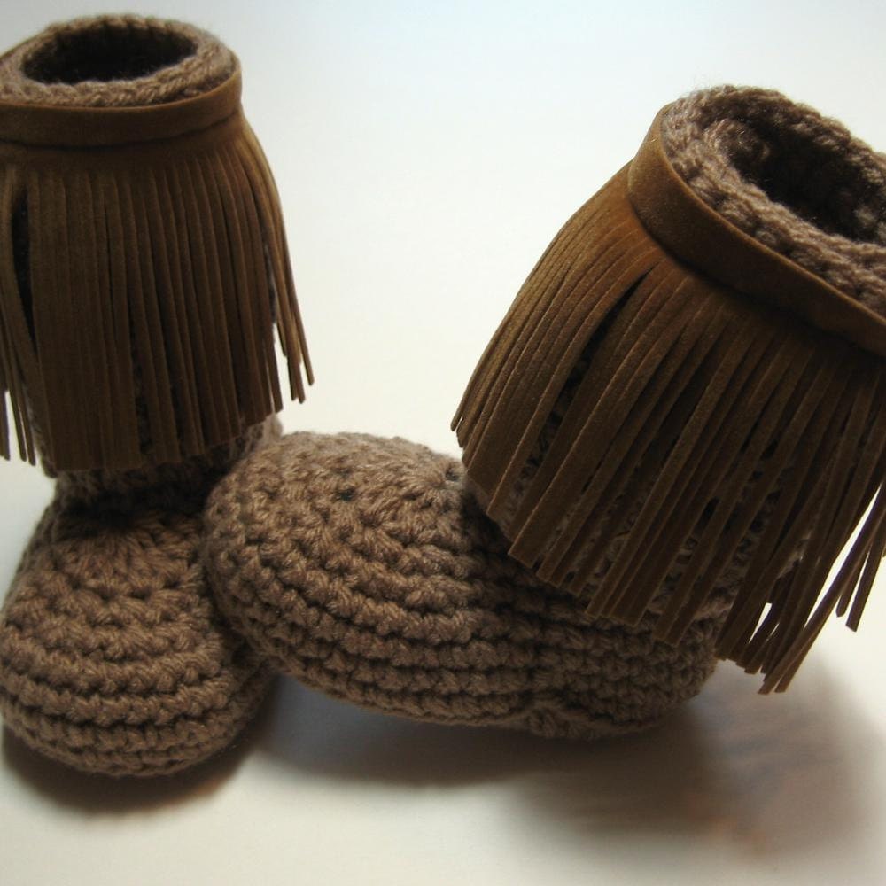 Crochet baby moccasins. Baby booties with fringe. Made to order. Infant and toddler booties.