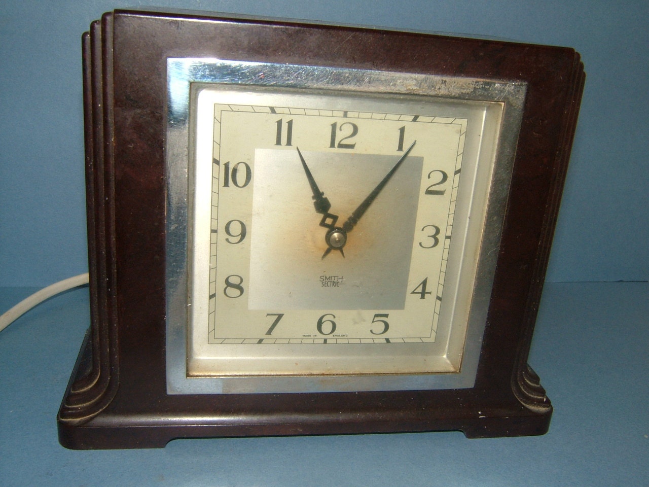 Items similar to 1950s Smith Sectric Electric Mantle Clock in Bakelite