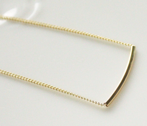 Dainty curve necklace