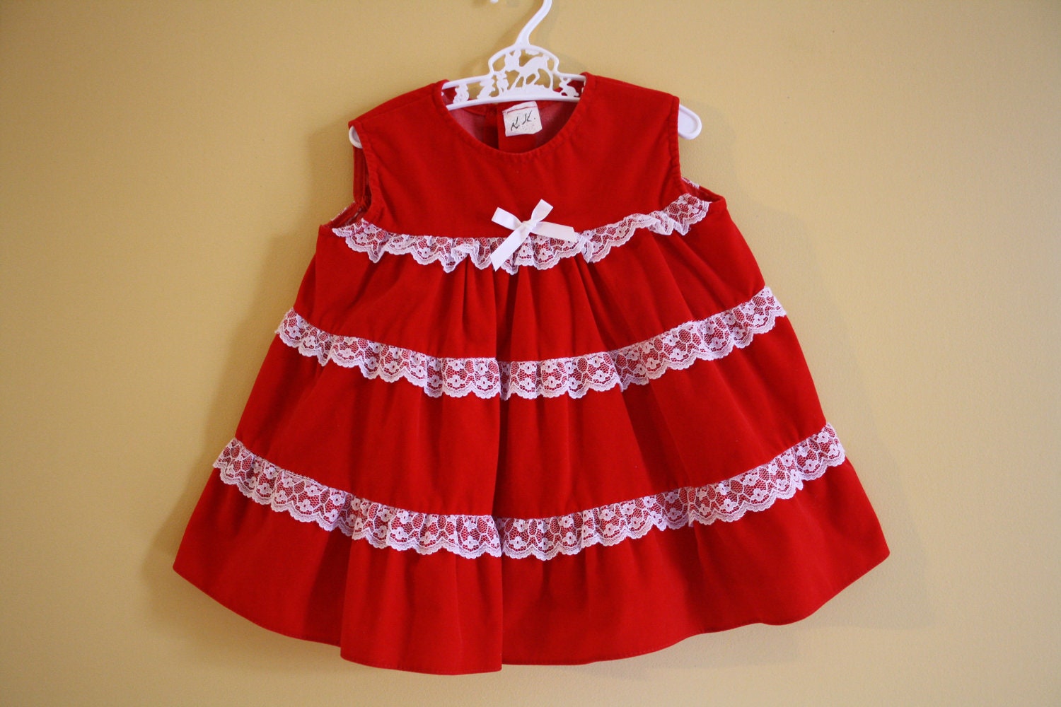 Vintage red velvet dress / white lace / holiday dress / baby girl size 6 to 12 months