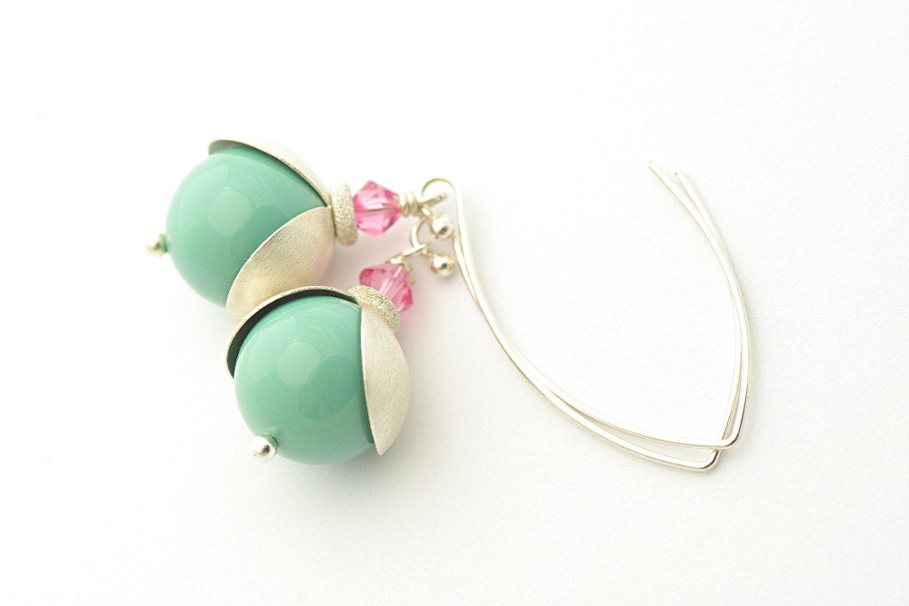 Pastel Green Earrings, Summer Color, Mint Summer, Pearl Earrings, Swarovski Crystals and Pearls, sterling silver 925