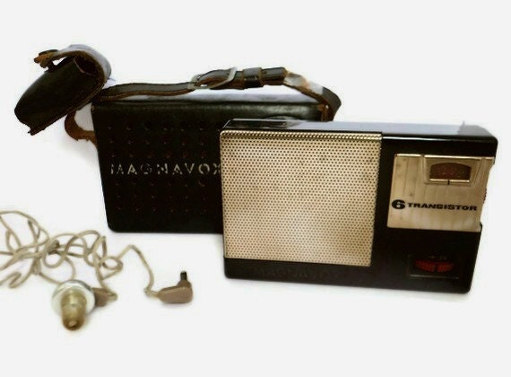 Vintage Radio - Transistor Radio Magnavox Am-22 with Leather Case and Original Ear Piece