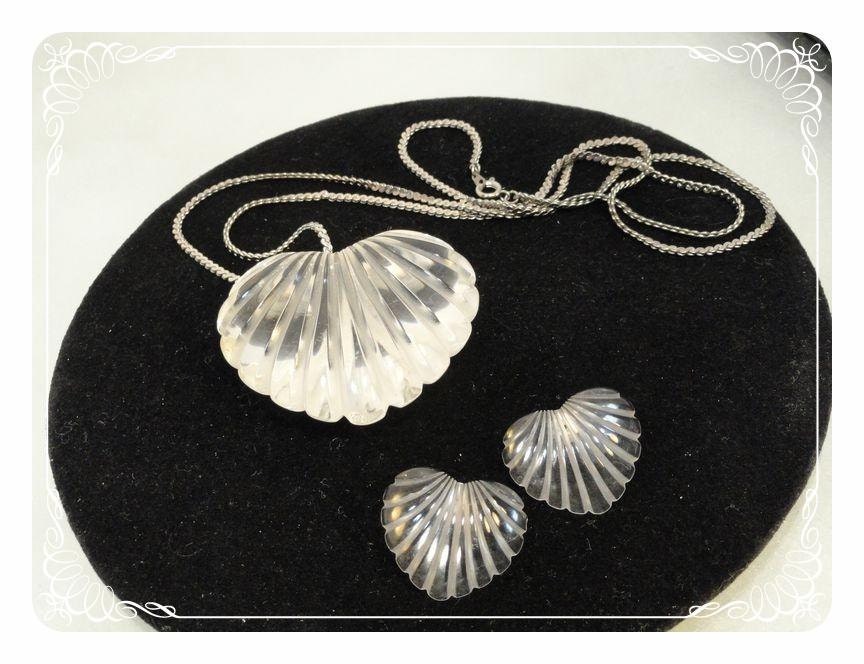 Vintage Heart Necklace & Earrings Set - Big Clear Carved Lucite Hearts   -   1751a-121012000