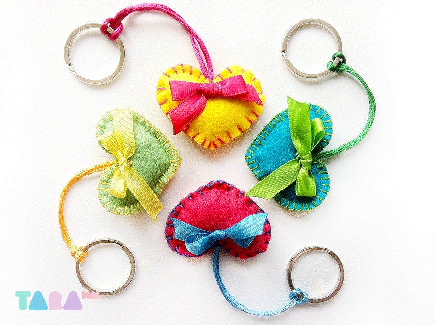 Set of 4 Felt Heart Keyrings, Fluor Colours, Valentine Gift, Yellow, Pink, Blue, Green, Charms, Felt Keychains, Christmas Gift, Party Favors