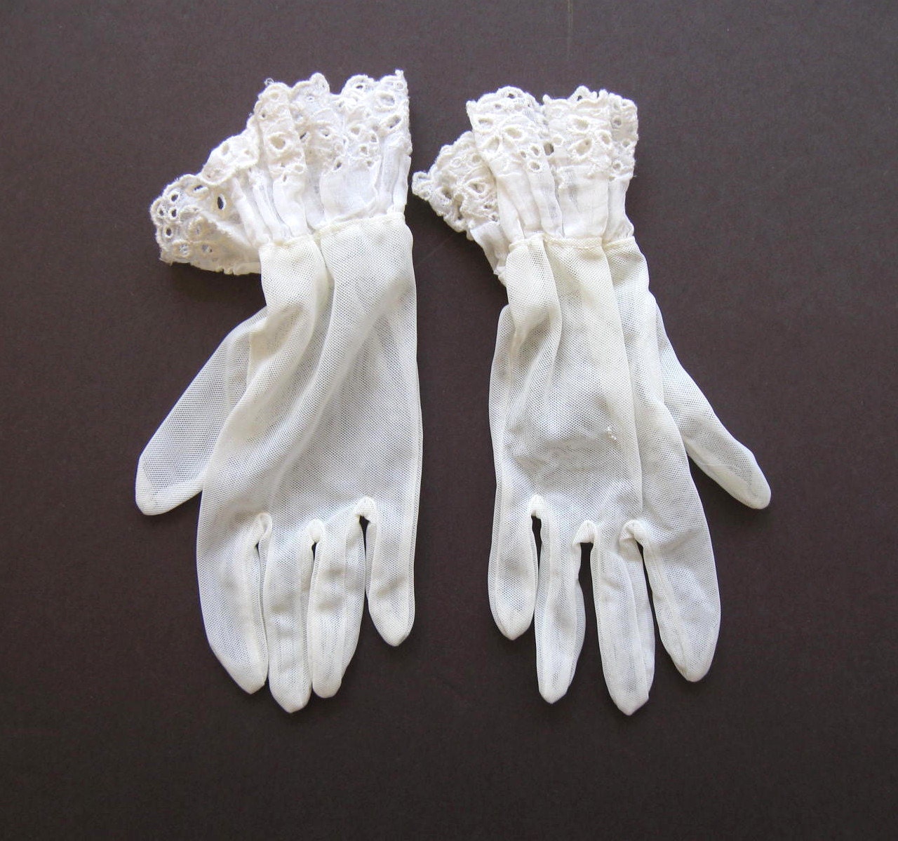 CIJ- Vintage Woman's Sheer Dress White Gloves - 1940s - jewelryandthings2