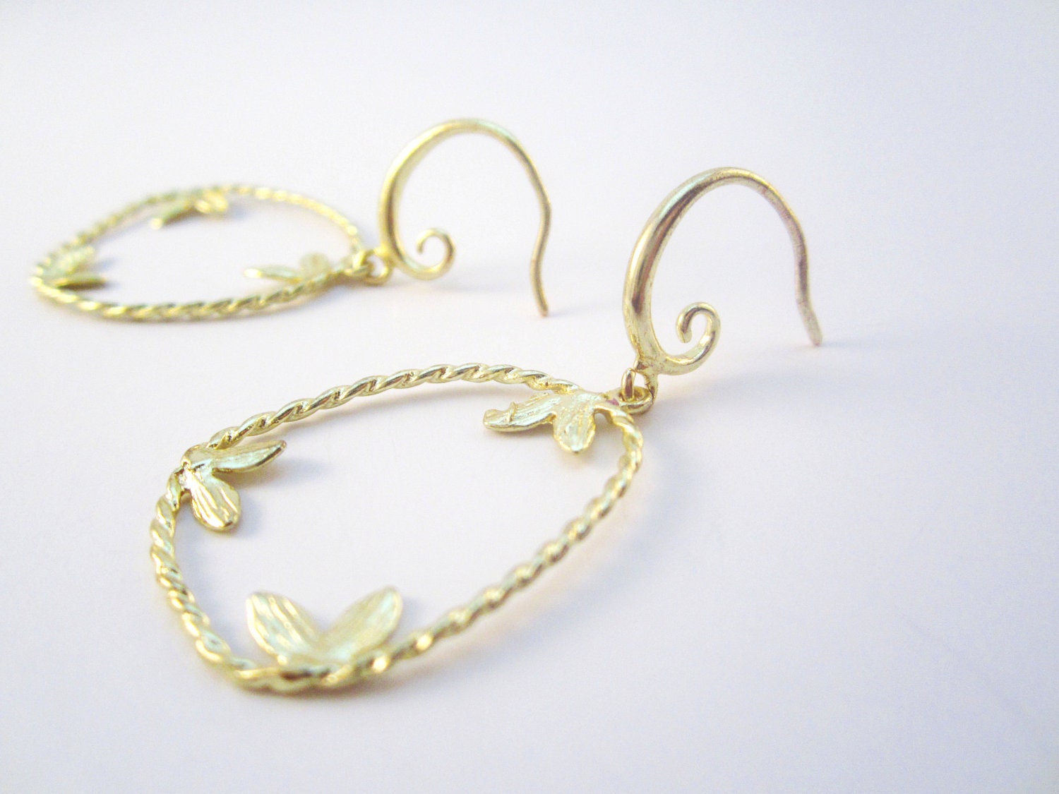 14K Gold Oval Hoop Earrings Twisted Twigs and Flowers Great for Weddings and Bridesmaids for Sensitive Ears