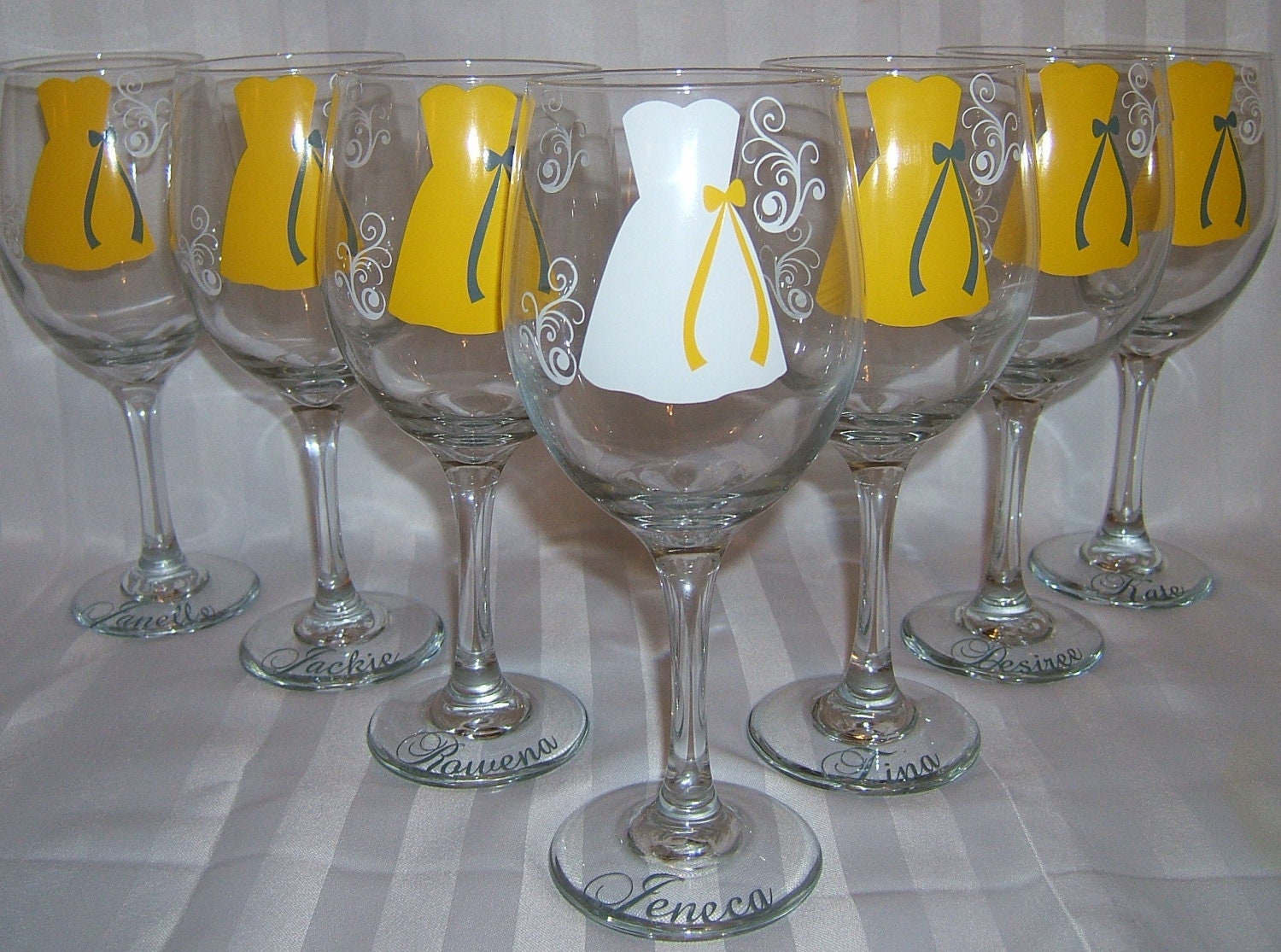 7 Personalized Bride and Bridesmaid Wine Glasses, Wedding Party Glasses