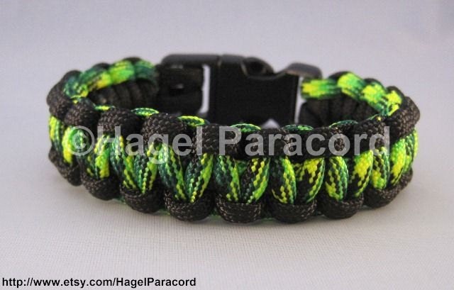 Gecko Camo with Black trim cobra weave paracord bracelet