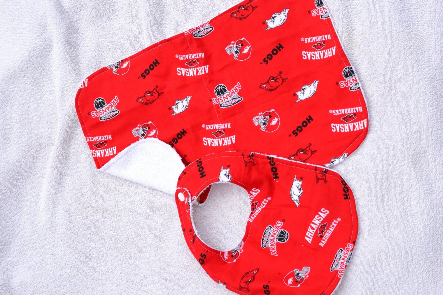 Handmade Arkansas Razorbacks Bib/Burp Cloth set for any baby