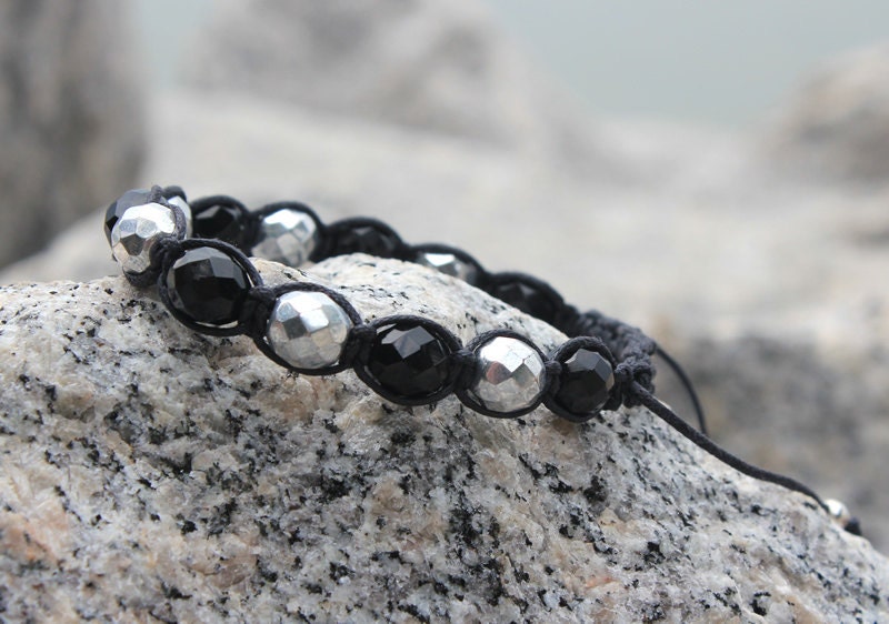 Mens Macrame Bracelet with Onyx and Silver colored Faceted Beads
