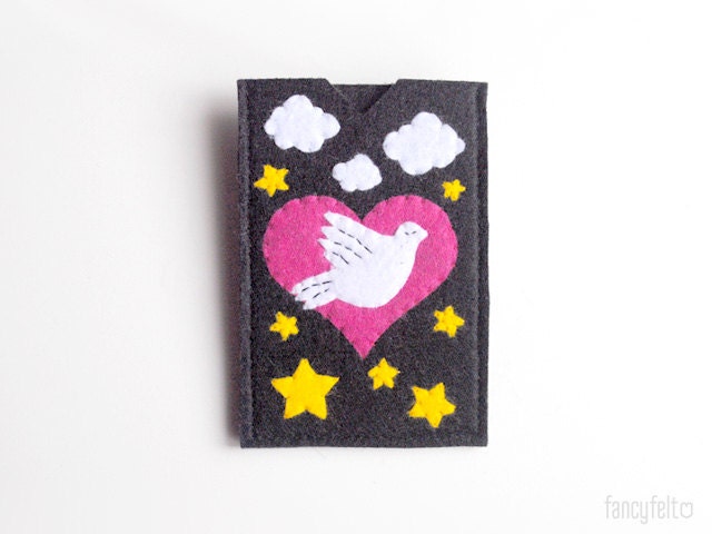 Black felt iPhone case with pink heart