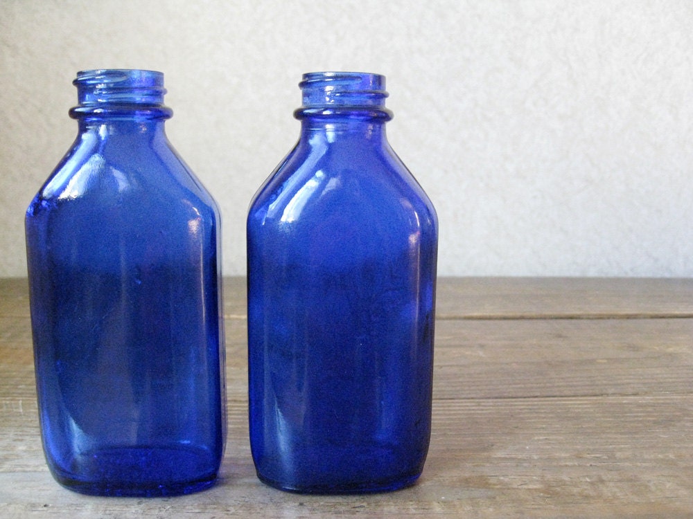 Pair of cobalt blue drug store jars - 4oz - Vintage apothecary bottles