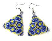 Colorful peyote triangle seed bead earrings in yellow, dark blue, grey and violet (sapphire) tones