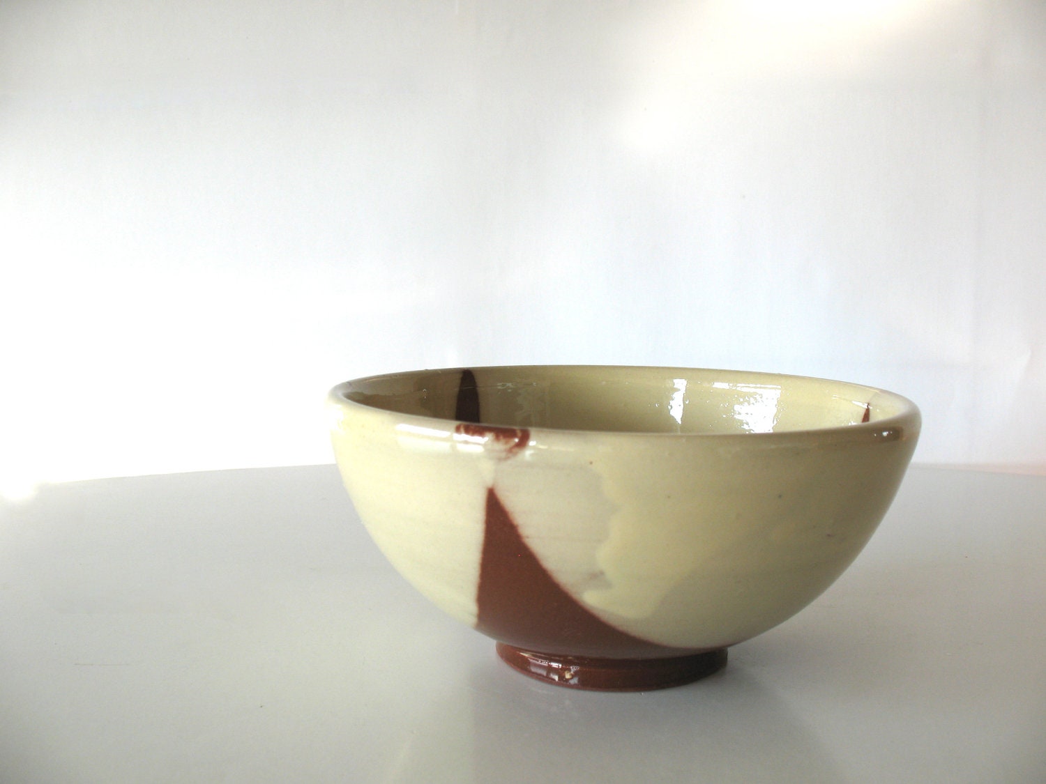 wheel thrown bowl - glazed ceramics - simple decoration ceramic bowl - creamy