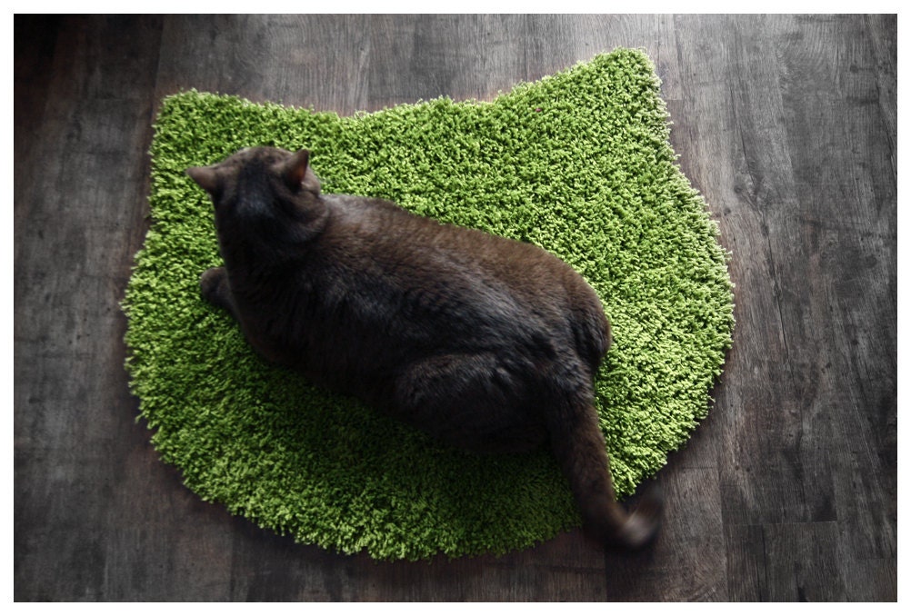 Fluffy sugar peas green carpet - cat head shape - purrfidious