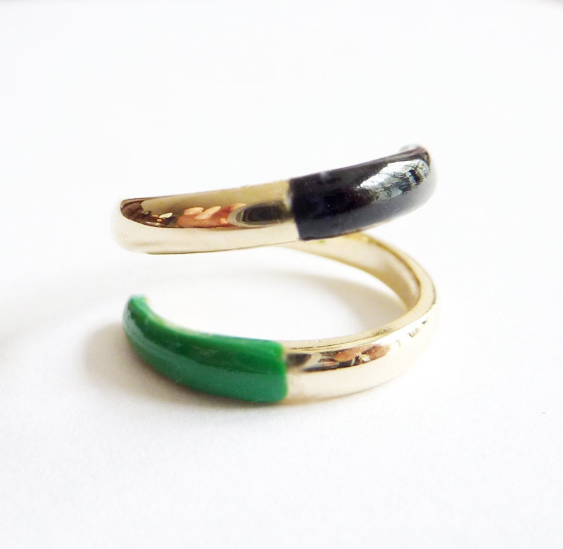 Emerald Green & Black Ring. Adjustable Ring. Stackable Ring. Simple. Fall Color Jewelry. Everyday Jewelry. Color Block.