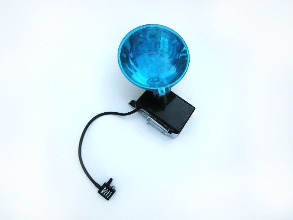 Vintage Polaroid 268 Flash with M3 Bulbs