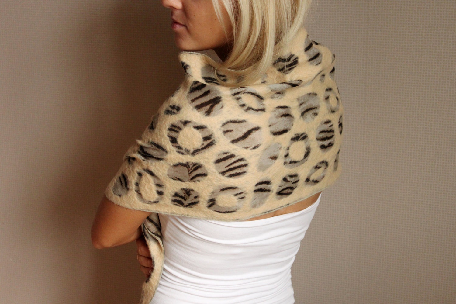 Summer batist scarf ''Giraffe'' with felted wool elements /rusteam / team madcap/hmet/etsy lush