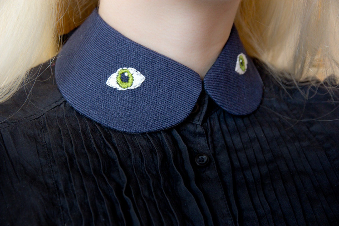 all-seeing eye collar - navy blue with green eyes