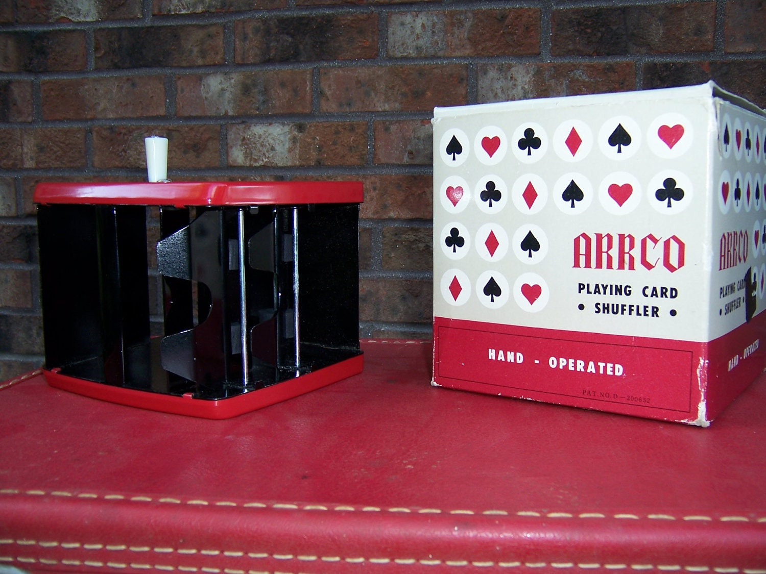 No Jammed Playing Cards: Hand Crank Card Shuffler, Comes With Two Decks Of Playing Cards. Suitable For Playing Games Such As Uno, Hold'em, Blackjack, Rummy, Phase 10, Skip-Bo, And More