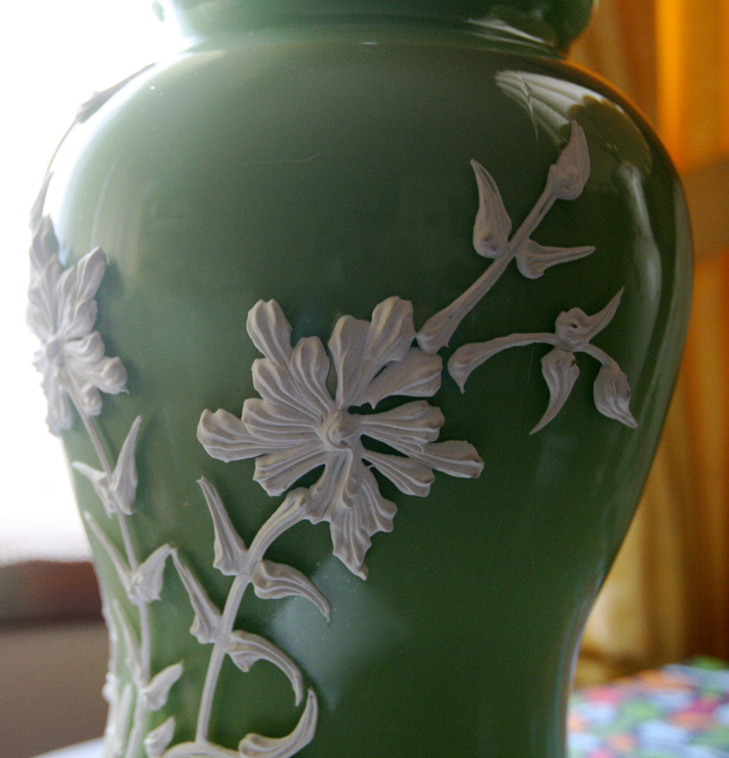 Vintage ginger jar lamp -  Green with white daisy flowers - RARE and UNIQUE - Hollywood Regency - Mid century atomic style