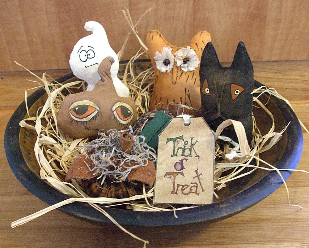 Primitive Halloween Cat, Ghost, Candy, Owl and Pumpkin Bowl Fillers
