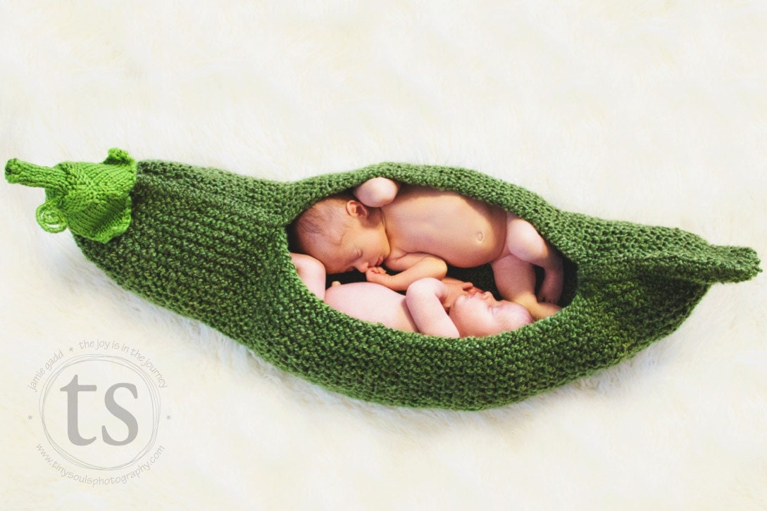 Two Peas in a Pod Photo Prop Knitting Pattern Number 112 -- INSTANT DOWNLOAD