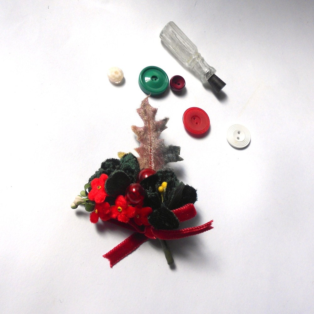 Corsage Brooch...green, red, white Christmas