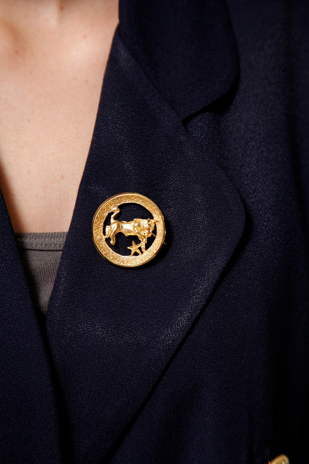 VINTAGE - 80s Bull Brooch