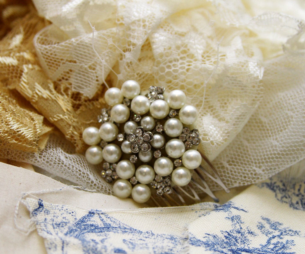 Pearl and rhinestone bridal comb