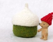 Felted acorn bowl - Organic eco-friendly - waldorf toy - White and green - catch all