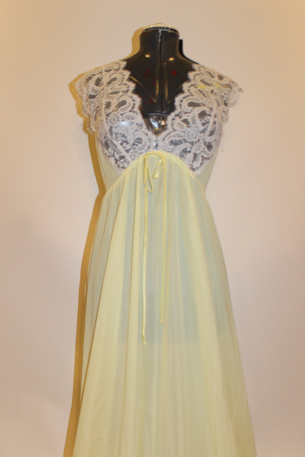 Vintage 70's Nightgown - Claire Sandra by Lucie Ann of Beverly Hills - Yellow and Lace - Large