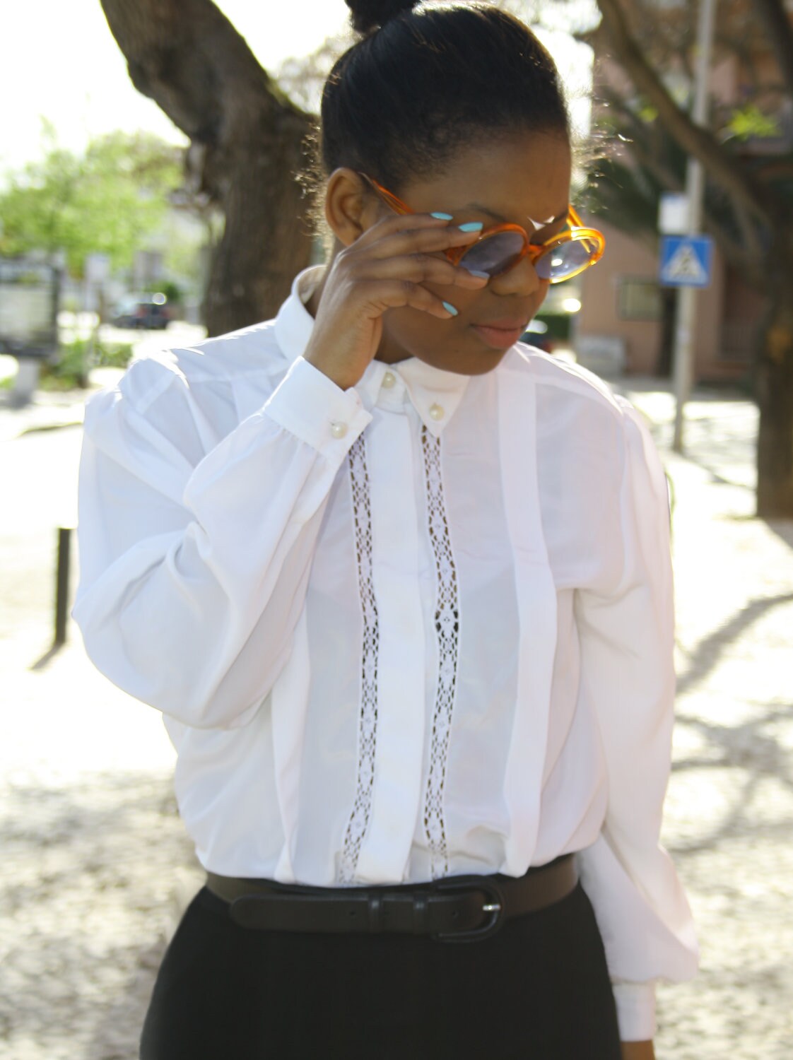 70s Vintage White Blouse With Lace Details / Boho Peasant Button Down Top