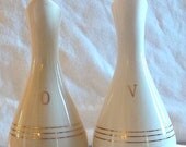 Oil & Vinegar Cruet Beautiful Vintage set. Pretty Ivory color. Vintage ceramic, made in Japan. Beautiful set.