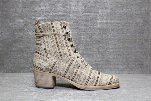 Vtg 90s LerreTan Tapestry Chunky Lace Up Ankle Boots 7 1/2 7.5 8 38