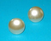 Vintage 1950s Pearly White Domed Circle Earrings