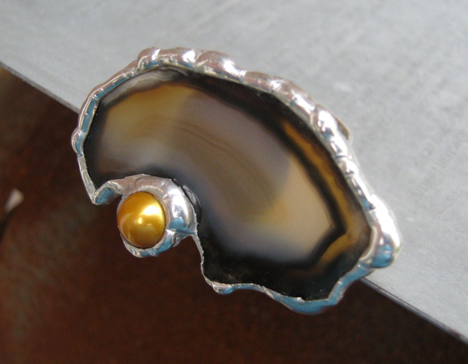 Natural Stone Agate Geode and Golden Pearl Horizontal Ring