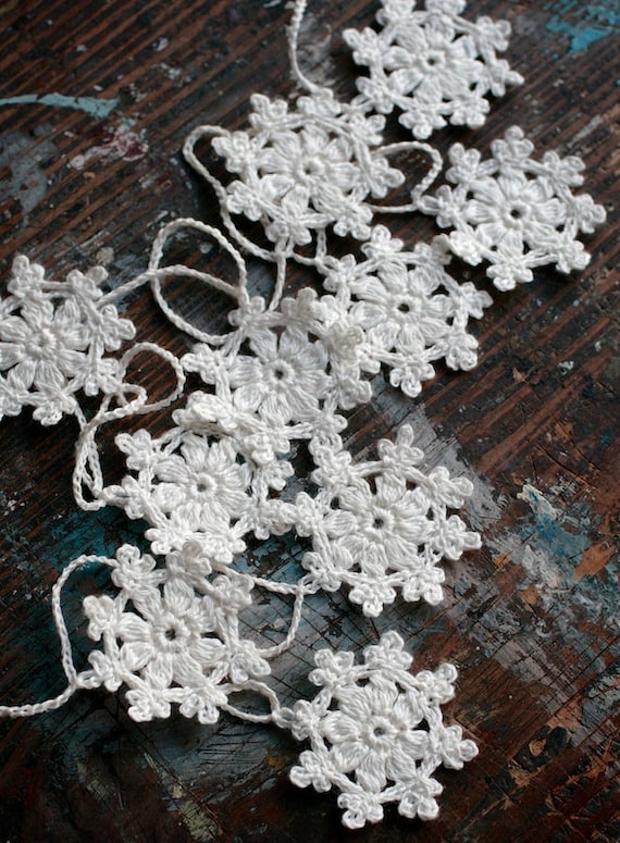 Crochet Garland - Small Doily Bunting -- Snowflake garland - white linen -- 10 snowflakes