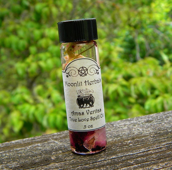 Amas Veritas True Love Spell Oil - Passion, Attraction, Romance, Self Love, Finding a Soul Mate, Heart Chakra, Goddess Aphrodite, Pagan
