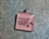 Support Roller Derby glass tile pendant