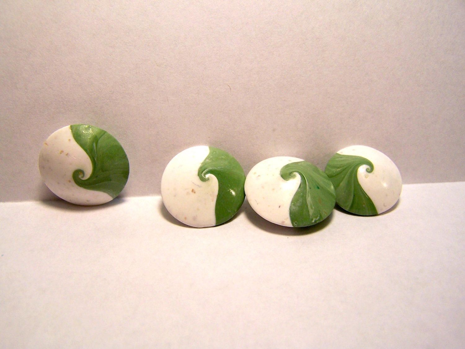 set of 4 green and marble swirly rivoli style polmer clay beads