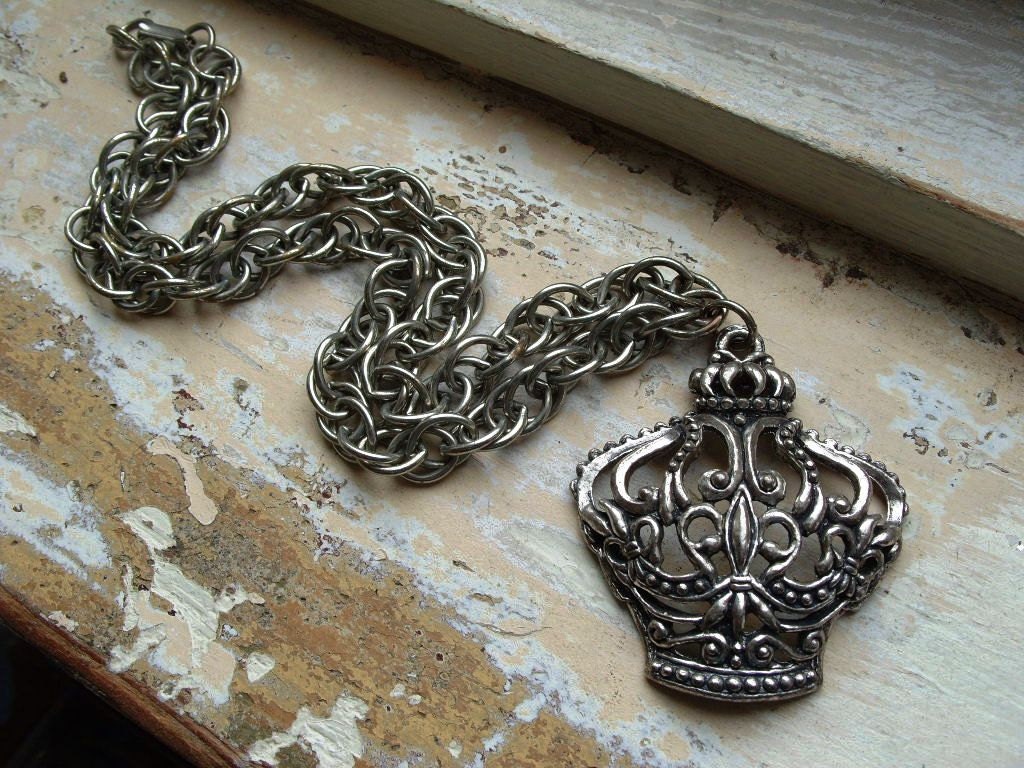 FREE SHIPPING Vintage Crown Pendant with Chunky Silvertone Chain